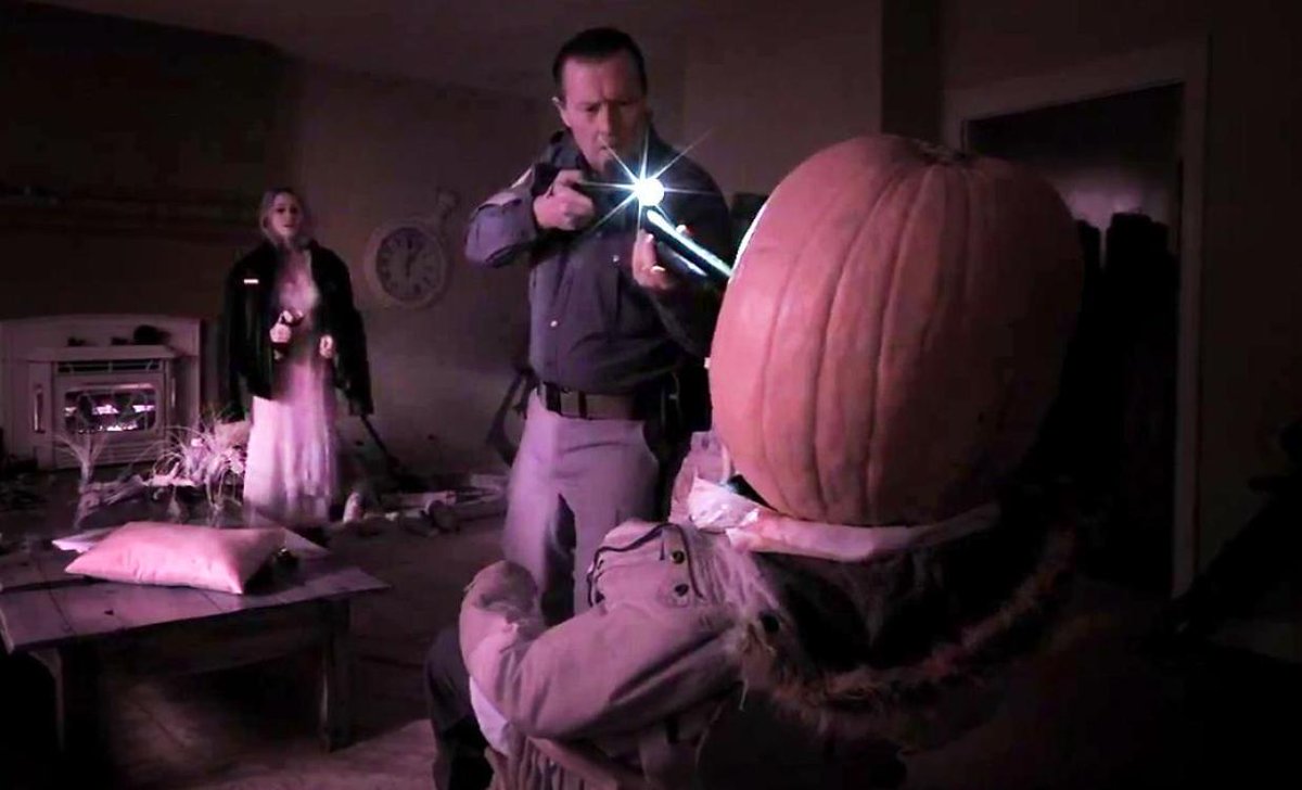 Tonight's #horror31 is Hellions, with the legendary <a href="/robertpatrickT2/">Robert Patrick 🇺🇸</a> ! Truly eerie movie... Especially this scene :O <a href="/Horror31/">Horror31  🎃</a> #halloween