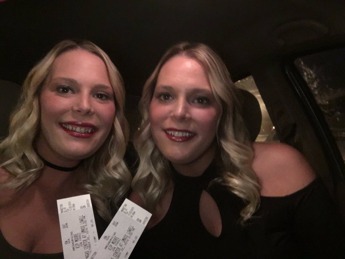 KFlynn09's tweet photo. @ReneeCastle1025 Thanks for the tickets!! #TwinBlondes #KipMoore #JonPardi @aflynn0427 https://t.co/E0vIMHdsGa