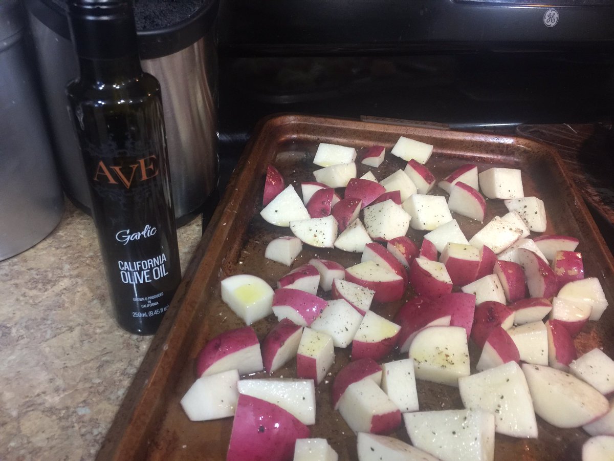 avewinery's tweet image. AVE olive oil with potatoes  @avewinery #californiawine #95points #awardwinningwine #losangeles #santabarbara #cabernetsauvignon