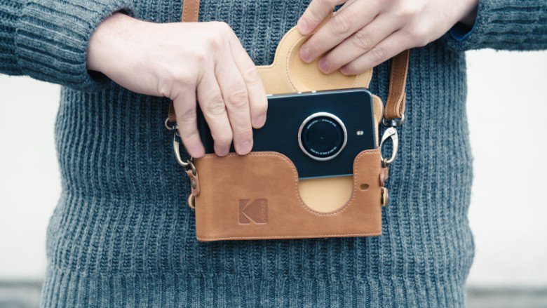 CNN's tweet photo. Iconic camera maker Kodak is launching an Android-based smartphone that's all about taking photos https://t.co/qu7FOkqqR0 https://t.co/d6riPkHwRX