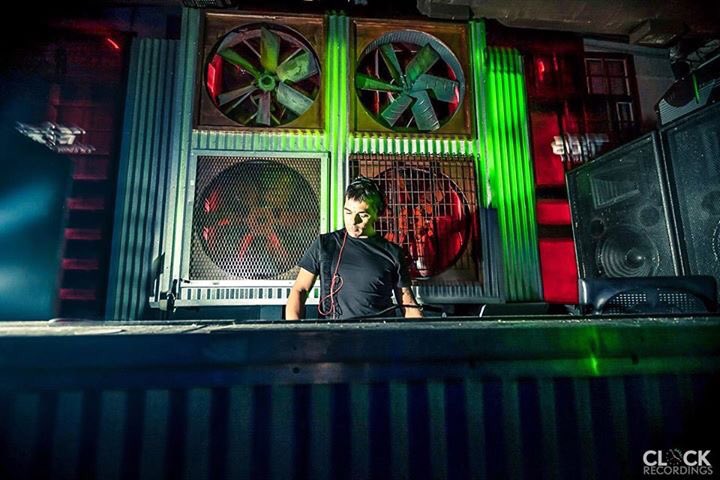 wallmilano's tweet photo. L'owner della label #CLOCKRecordings #HugoBianco al fianco di #AndreaOliva Sabato 22/10 at #WALLMilano
See U there!
#party #clubbing https://t.co/KaomDydsfS