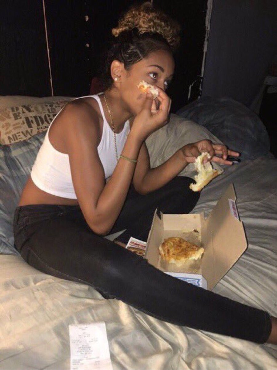 thefemaleboook's tweet photo. "what do you do all day"
"why don't you text back" 

me: https://t.co/l7AYrDvOqO