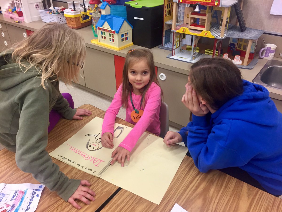 gudereitkdg's tweet photo. Sharing pictures & stories about our #futureselfies with our learning buddies๐ฎโโ๏ธ๐ต๐ป๐ท๐ฝโโ๏ธ @MacNeill6A @macneillrps @RegPublicSchool https://t.co/eU9m06MlIR