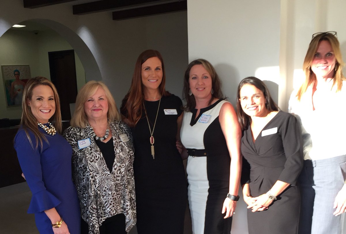 HBAnetAustin's tweet photo. Thank you to our awesome @HBAnetAustin volunteers for tonight's networking event!#HBAimpact https://t.co/xgAid9nL2T