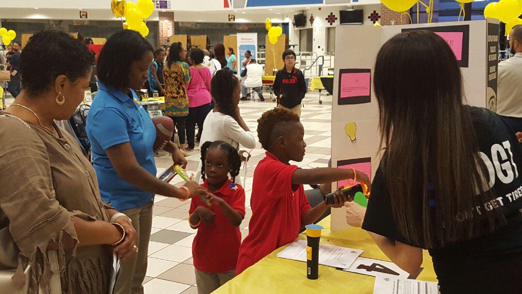 SAFE21stCentury's tweet photo. Spring ISD Board member, Rhonda Newhouse supports  elementary students as they learn about the properties of light https://t.co/PUrkezJo3r