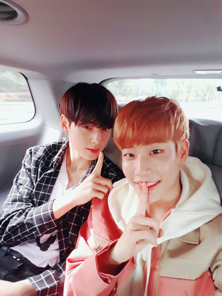 offclASTRO's tweet photo. Let's go!!추~울발!!!얼릉 빨리 보고싶어요 ㅎㅎ🚗🚗
#아로하 #자카르타 #love #you https://t.co/KC7pyxAZtv