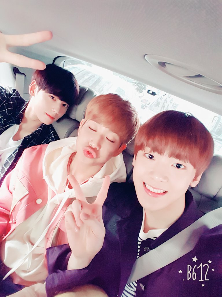 offclASTRO's tweet photo. Let's go!!추~울발!!!얼릉 빨리 보고싶어요 ㅎㅎ🚗🚗
#아로하 #자카르타 #love #you https://t.co/KC7pyxAZtv