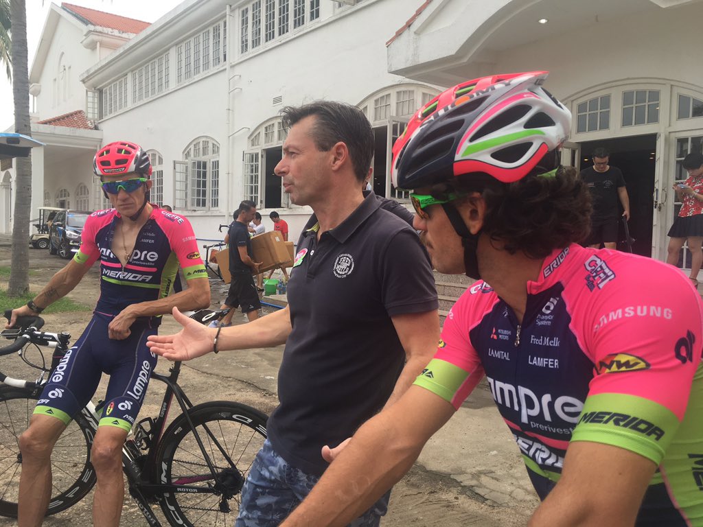 Haoyang89's tweet photo. #TOH2016 Il primo allenamento della squadra a Hainan. @lampre_merida https://t.co/MYEsrbwd63
