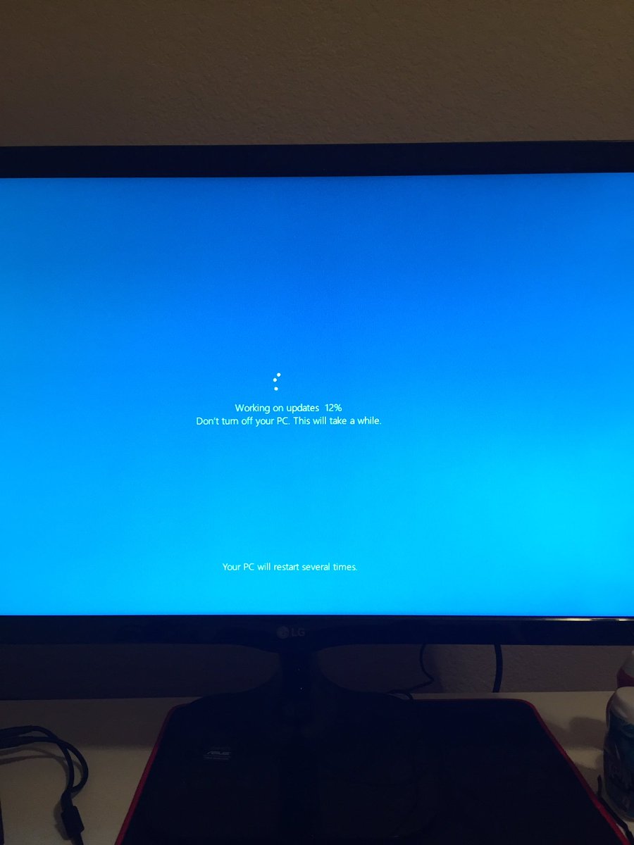 PookieMichelle's tweet photo. One of these days, Macs will run the mainstream games and I won't have to resort to this. ๐๐ซ Fecking shot! #ThisWillTakeAwhile #WindowsFTW https://t.co/RxReS0uDwi