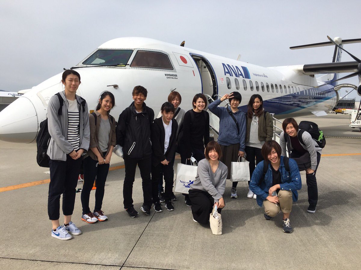 naxbb_rb's tweet photo. 【ラビッツ】クラウドファンディングで飛行機移動！チームは無事伊丹空港に到着しました!たくさんの御支援本当にありがとうございました！#WJBL #albirex https://t.co/4UoDynBwGR