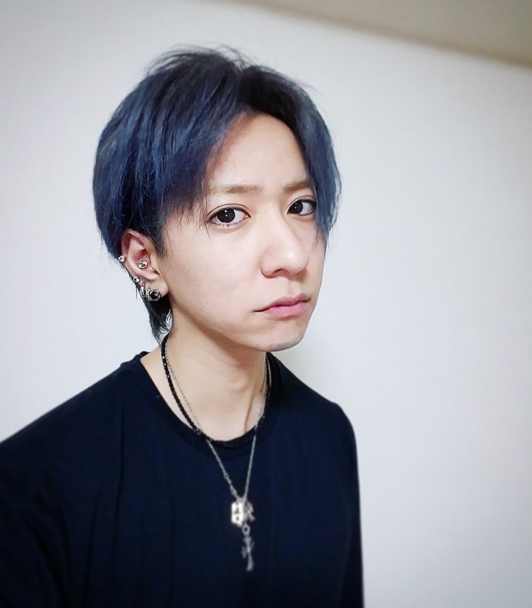 taku68's tweet photo. ﾀﾞｰｸﾌﾞﾙｰｼﾞｭ、ﾉｰｾｯﾄ
季節感無視

#イメチェン#カラー#ブルージュ#グレージュ#ブルーグレージュ#アッシュ#シルバー https://t.co/N22nbxCFAL