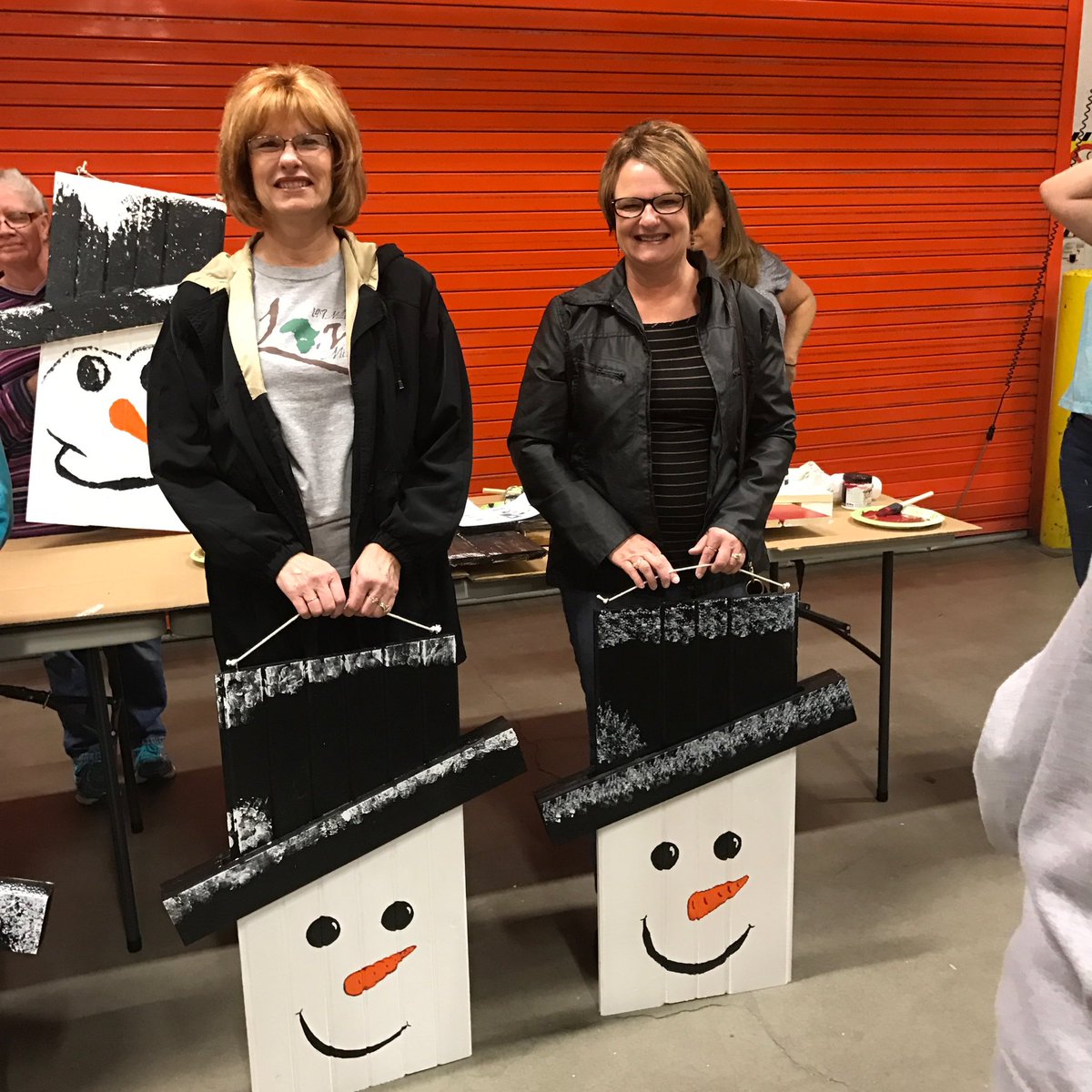 bigskyHD3101's tweet photo. We had a great turnout tonight for our DIH clinic lead by our fabulous captain Peggy! #hdproud https://t.co/08pGkWKRwl