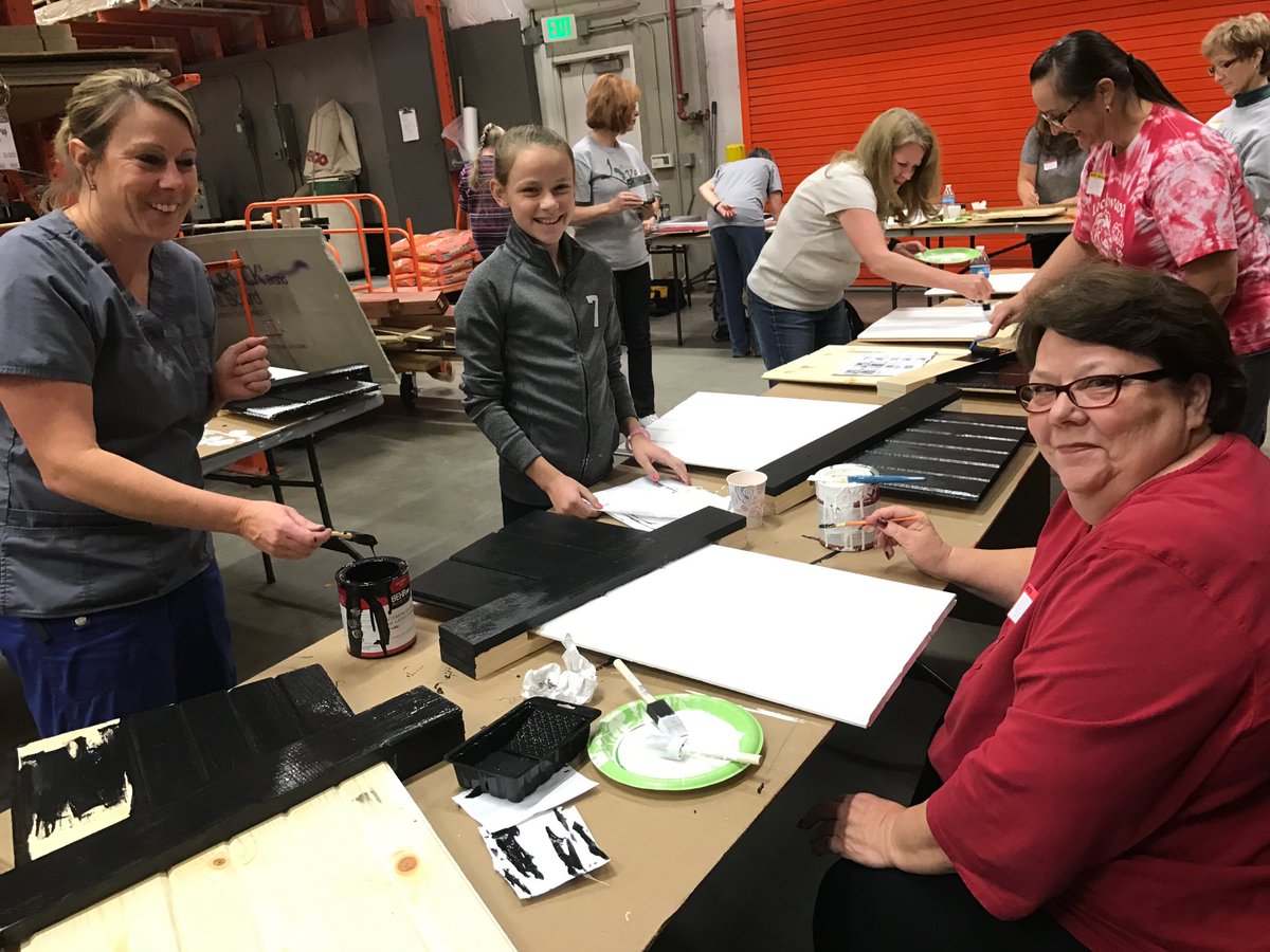 bigskyHD3101's tweet photo. We had a great turnout tonight for our DIH clinic lead by our fabulous captain Peggy! #hdproud https://t.co/08pGkWKRwl
