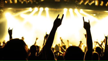 884GlobalRadio's tweet photo. Nah kalo lo punya cerita tentang nonton konser Rock ?? Langsung mention atau WA 08121212884 #PergiPagi https://t.co/5r85Z27Gb0