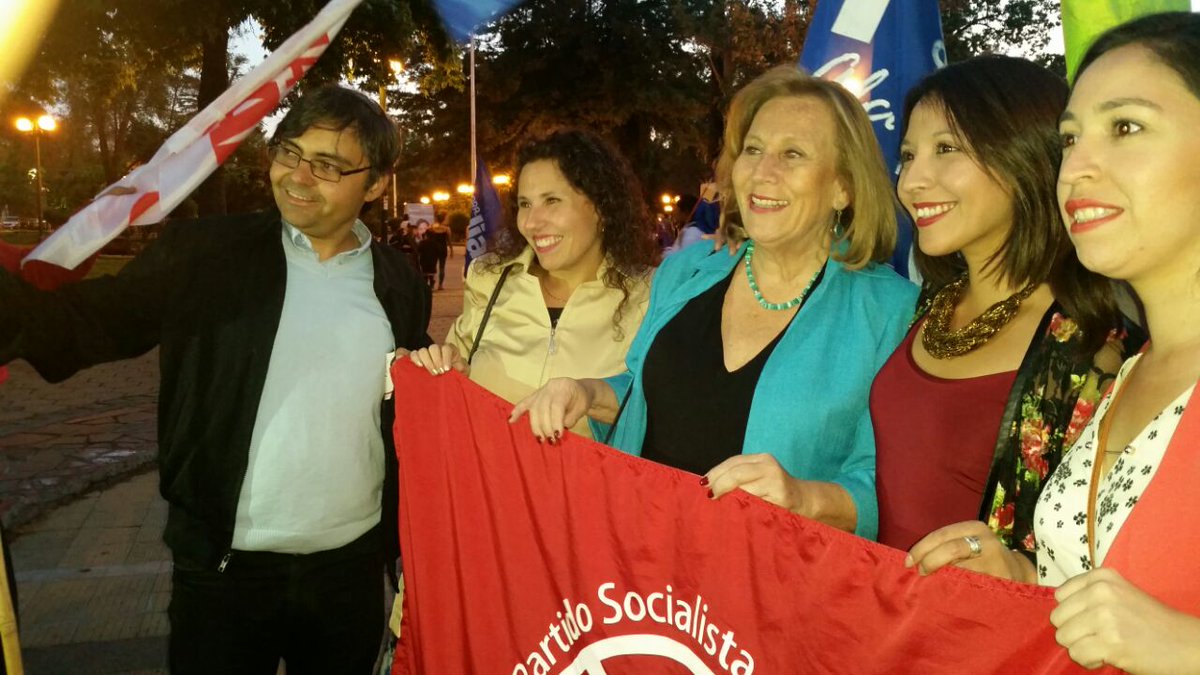 PaulaMendoza's tweet photo. Festivo bandereo de cierre de campaña de Alcaldesa @Hmolinamilman. Nuestras mejores vibras para ganar el domingo! https://t.co/EKlIItNsYU