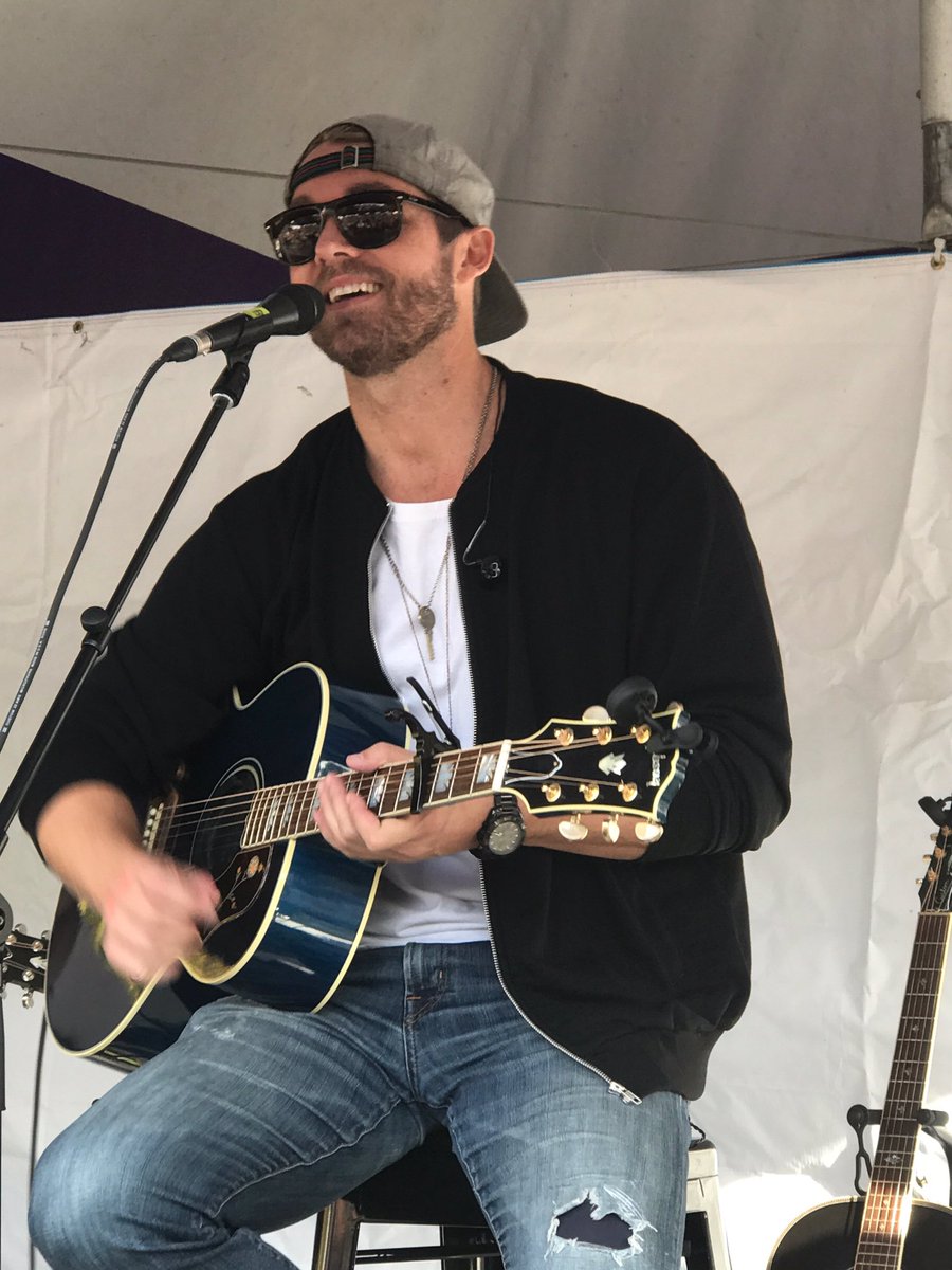 BrettsYoungster's tweet photo. Look at this face! how could you say No? please Request #SWOY .. let's get @BrettYoungMusic 1st single to #1 #everyspincounts #moveitup https://t.co/ddBt7ZlgAR