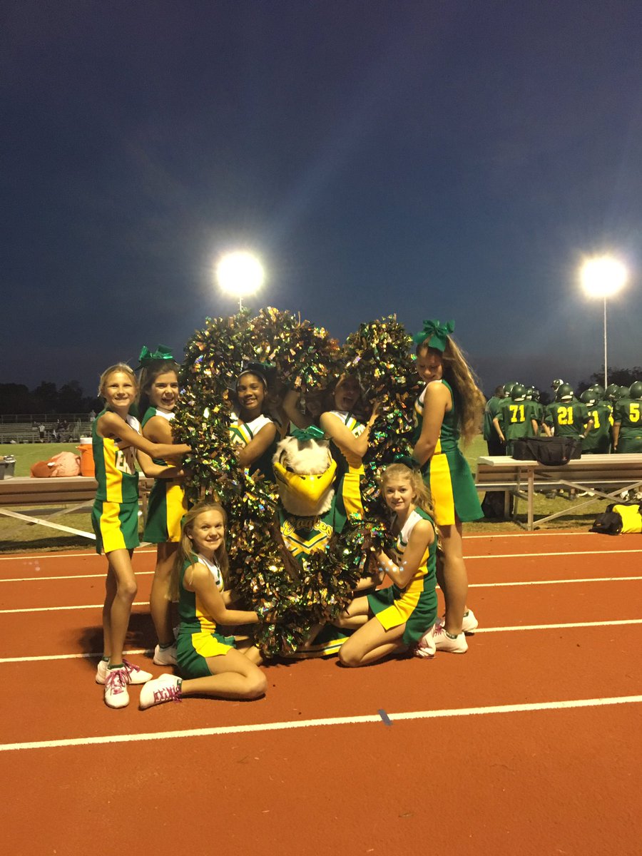 rosslms's tweet photo. #LMScheer We ❤️ourEagles https://t.co/IbAjqrrvPF