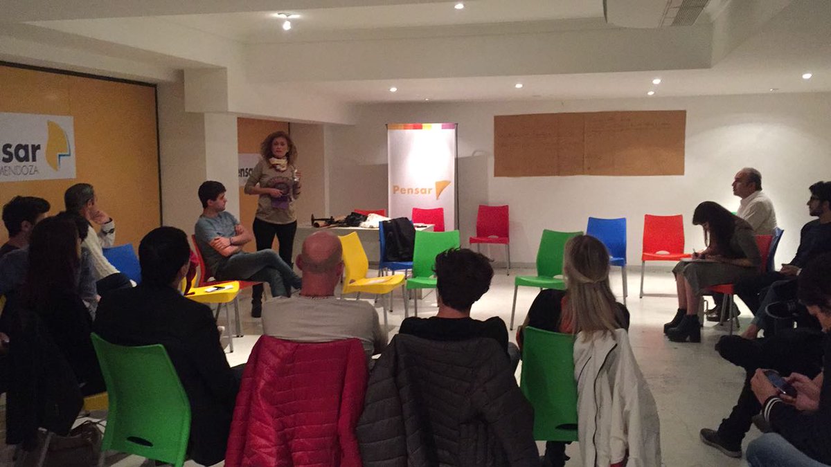 ProMzaCiudad's tweet photo. #AHORA Capacitacion de formacion politica en la sede del PRO Mendoza https://t.co/EDI8LOllrx