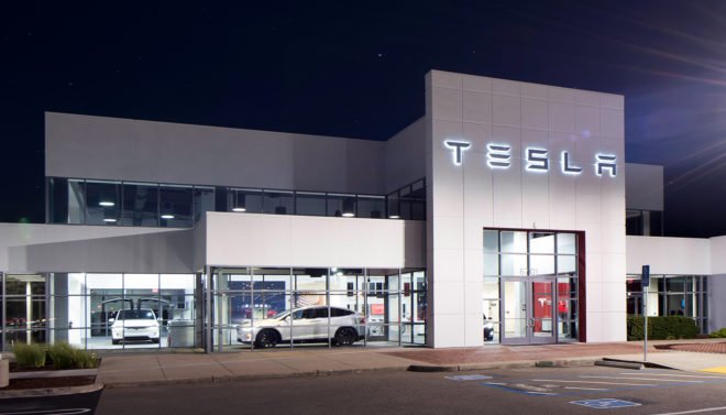 ArkForward's tweet photo. Elon Musk says #Tesla will have fully #autonomous cars by the end of 2017 https://t.co/iTXDF2l0mq @WIRED #selfdriving https://t.co/x2nErZz479