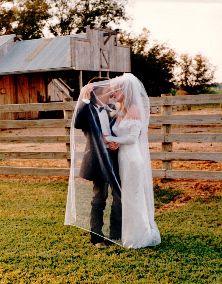 Clint_Black's tweet photo. "You Still Get To Me" 25 years later Lisa Hartman! Smartest thing I ever did was marry you! https://t.co/okiqdpADxE https://t.co/6XjjYSEfeA