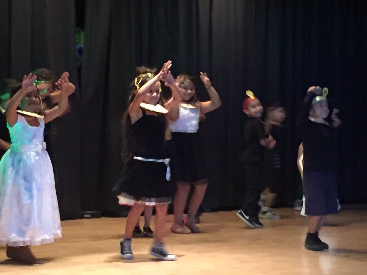 Wilson_CJUSD's tweet photo. Think Together Ss gave amazing dance performances! #LightsOnAfterschool #wwilsonwildcats @ColtonJUSD https://t.co/iW5NaTCH9m