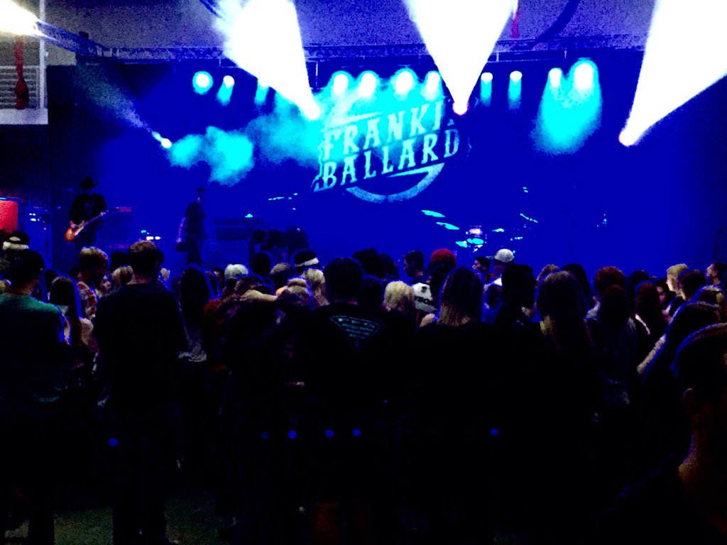 APSUAngels's tweet photo. Waiting for you @FrankieBallard 👏🏻🎉
#APSU #LetsGoPeay #FrankieBallard #AustinsAngels https://t.co/3zYxASiHbJ