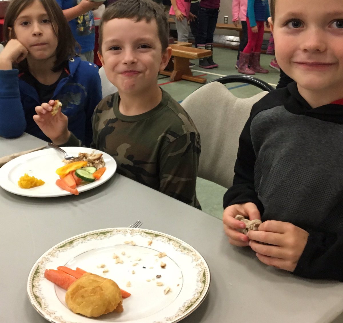 sd47_jt's tweet photo. Lunch is served! @sd47_board  @FarmtoSchool @SliammonNation #bannockcuresall https://t.co/DMzJQ4wGv4
