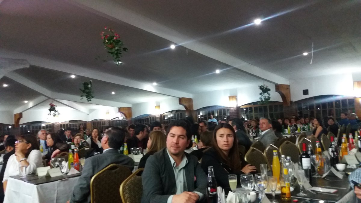 EvaJimenezU's tweet photo. En cena de cierre de campaña de @secheverriag candidato a la reelección por #SanJoaquín #SabeQueHacer https://t.co/kmT65FgjwY