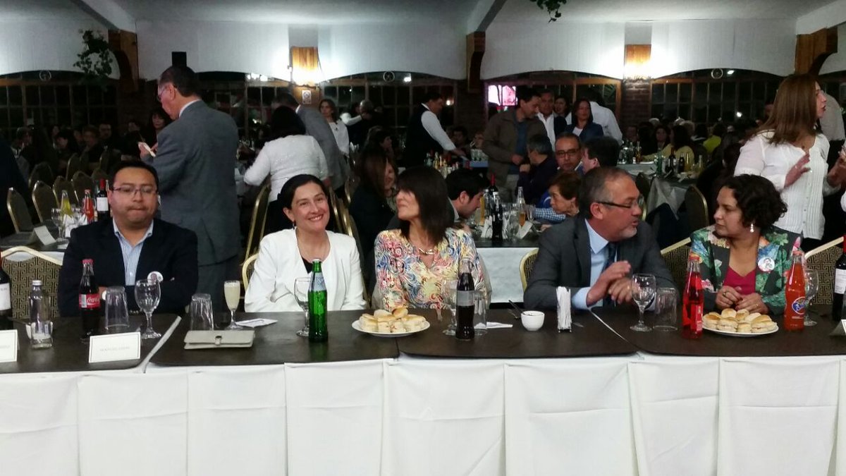 secheverriag's tweet photo. En Cena Cierre Campaña junto a nuestros vecinos y amigos #sabequehacer https://t.co/qLhx7o8i96