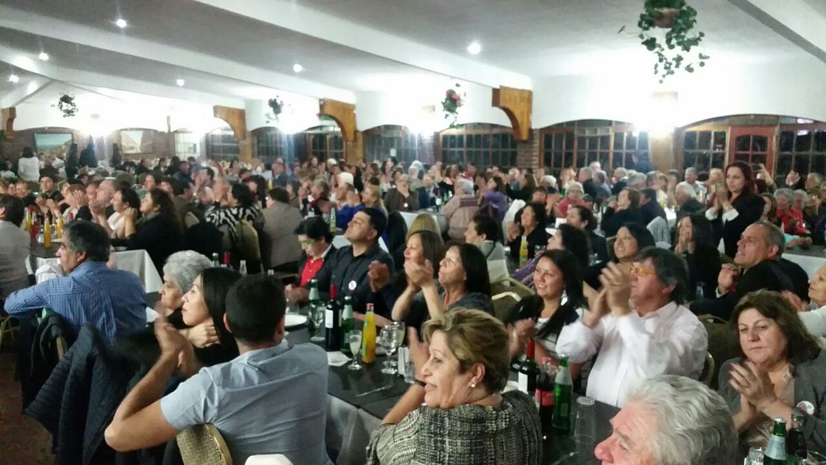 secheverriag's tweet photo. En Cena Cierre Campaña junto a nuestros vecinos y amigos #sabequehacer https://t.co/qLhx7o8i96