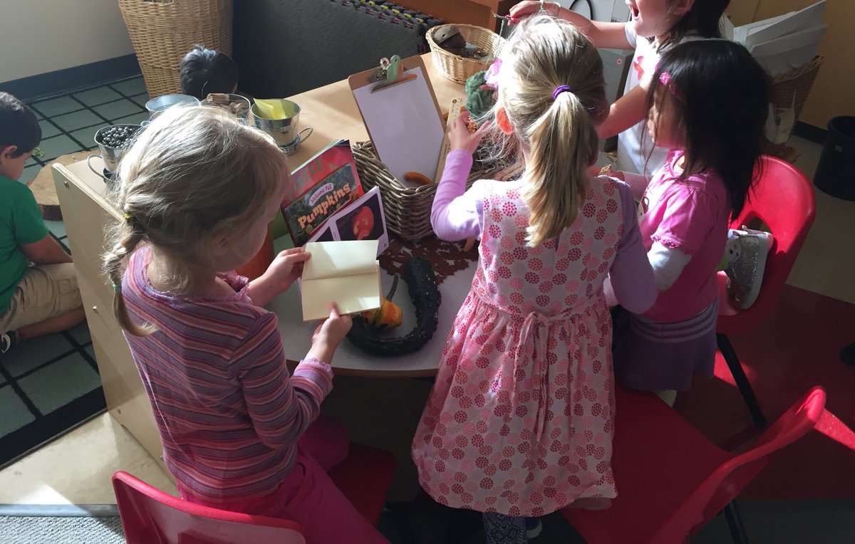 VSchock's tweet image. Reposition a table that evokes little interest... et voilà! #ocsbDL #flexiblelearningenvironments #kocsb