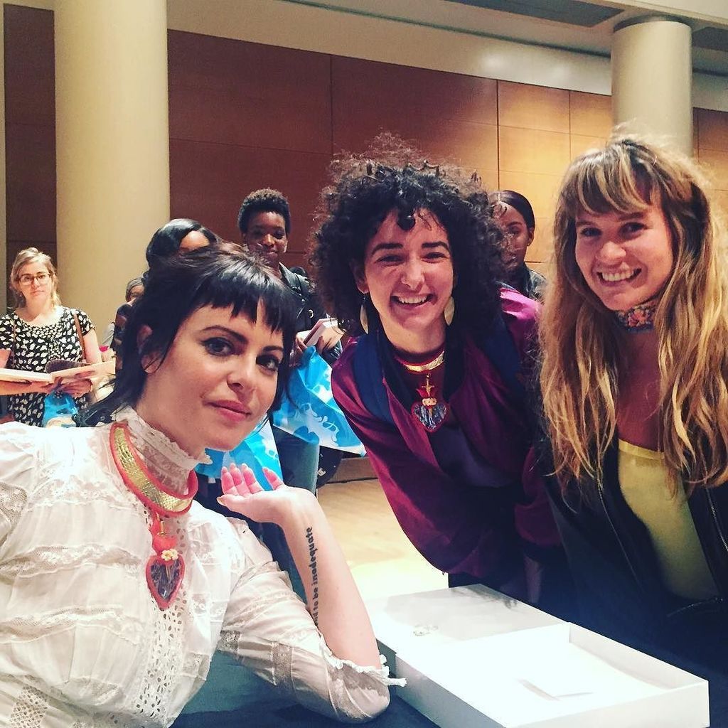 Holy_Faya's tweet photo. We look like sh*** but we don't care coz tonight we had the pleasure to meet @sophiaamoruso 💘🔥✨And guess what, she … https://t.co/XUIqFOpq58