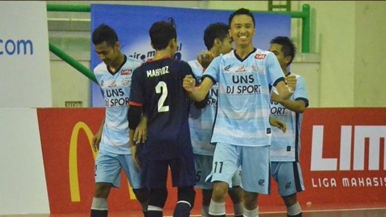 Kelas! UNS Tembus Babak Final LIMA Futsal Nasional, Singkirkan UIN Jakarta bolalob.com/read/41083/kel… #LIMAFutsal