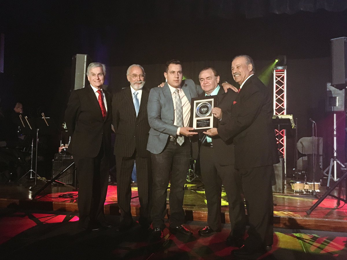 #TeamCanelo Eddy and Chepo Reynoso received a special Recognition from <a href="/WorldBoxingOrg/">WBO</a> for his terrific job with <a href="/Canelo/">Canelo Alvarez</a>! <a href="/CANELOTEAM/">EDDY REYNOSO</a>