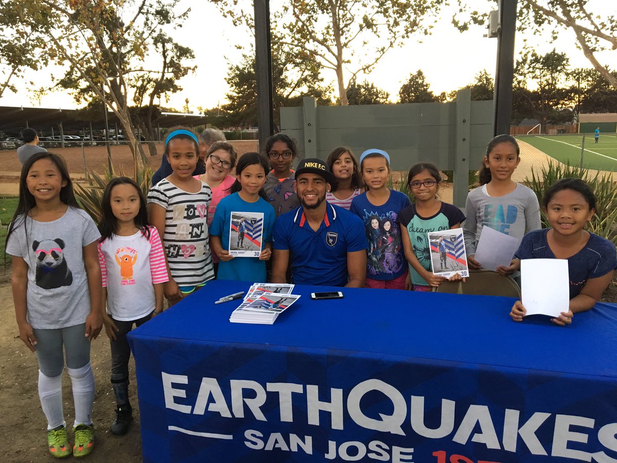 Look who surprised these future all-stars at tonight's Milpitas PAL soccer practice 😎🖊 https://t.co/xeSy3PJlt8