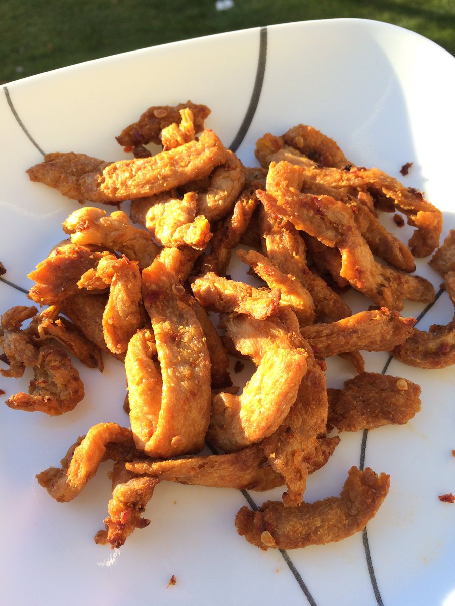 LadyBrandi's tweet photo. @ButlerFoods soy curls drenched in a chili garlic sauce - recipe coming soon #vegan #soycurls #garlic #saladnotsalad #veganfoodshare https://t.co/rfFTjbLFFj