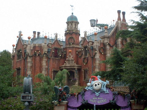 都市伝説の世界 No Twitter 東京ディズニーランドの都市伝説 ホーンテッドマンションの男の子 ホーンテッドマンション に本物の幽霊が混じっているというもの この話は開園当初から知られており 最後に出てくる幽霊は本物いや赤い幽霊が本物 などバージョンが