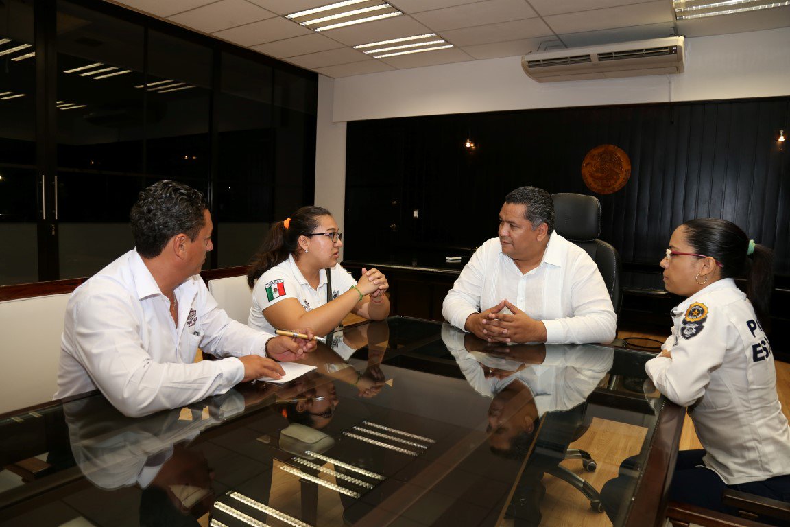 neftalideltoro's tweet photo. Solicité a #PolicíaEscolar y #COMSEP redoblar esfuerzos en el programa de protección civil para salvaguardar a los estudiantes de Tapachula https://t.co/oGas8E9dEQ