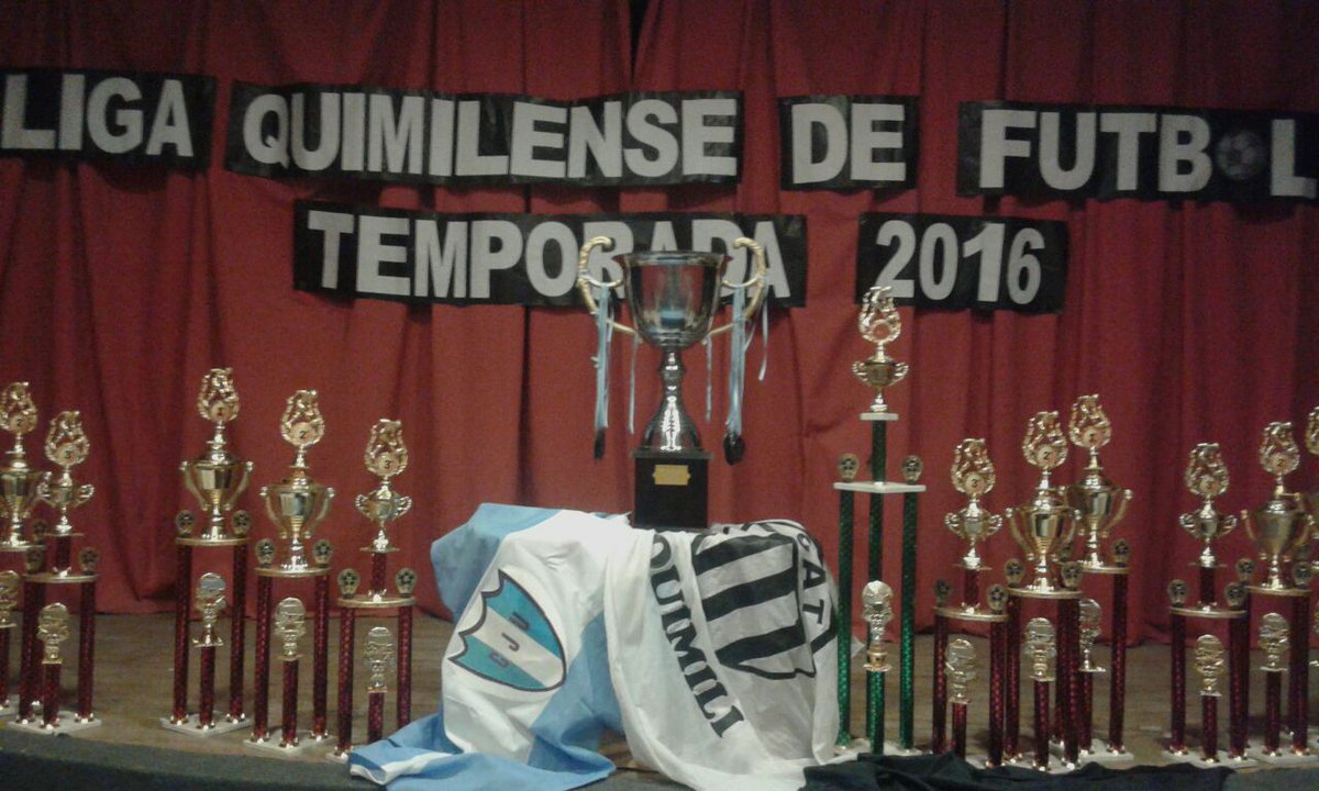 NotiQuimili's tweet photo. #LigaQuimilenseFútbol Imágenes de la presentación del trofeo y demás premios #Temporada2016 con #JuventudUnida y #Talleres en la Gran Final. https://t.co/4IncIxKJ5y