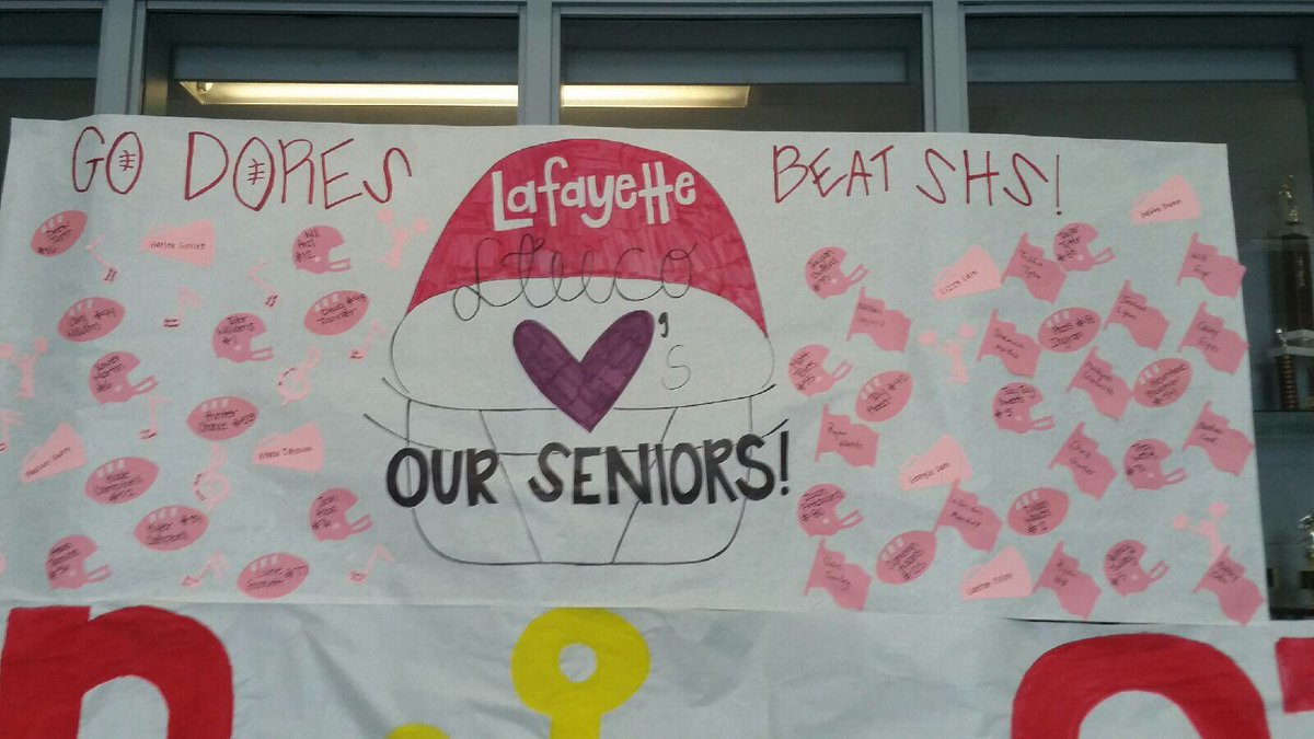 TheLHSStuCo's tweet photo. Our StuCo 💗's all of our senior Dores that make Friday Nights wonderful!! #BEATSHS #GODORES https://t.co/RlkTrYPAuU