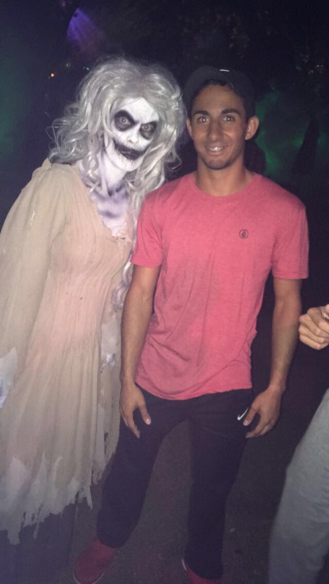 yesicadtirado's tweet photo. #HHN26 https://t.co/1svPx5knGl