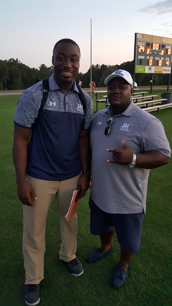 Stepdaddyv's tweet photo. Throwing up the HL sign w/ my boy @MarcusLattimore . He took a team that hasnt won a game in 3 years to their 1st championship in 1 season.🐐 https://t.co/vmU1p7LUSZ