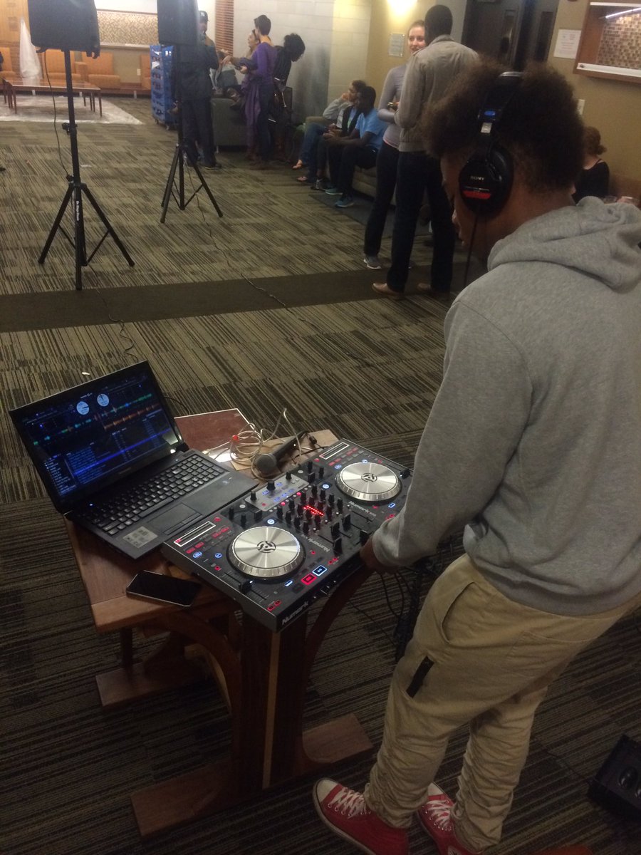 LMC_RHA's tweet photo. And special thanks to Phil Howell for DJing for us tonight! 🍎🎉 #LMCRHA #APPLEFEST2016 https://t.co/1iLMdRymPb