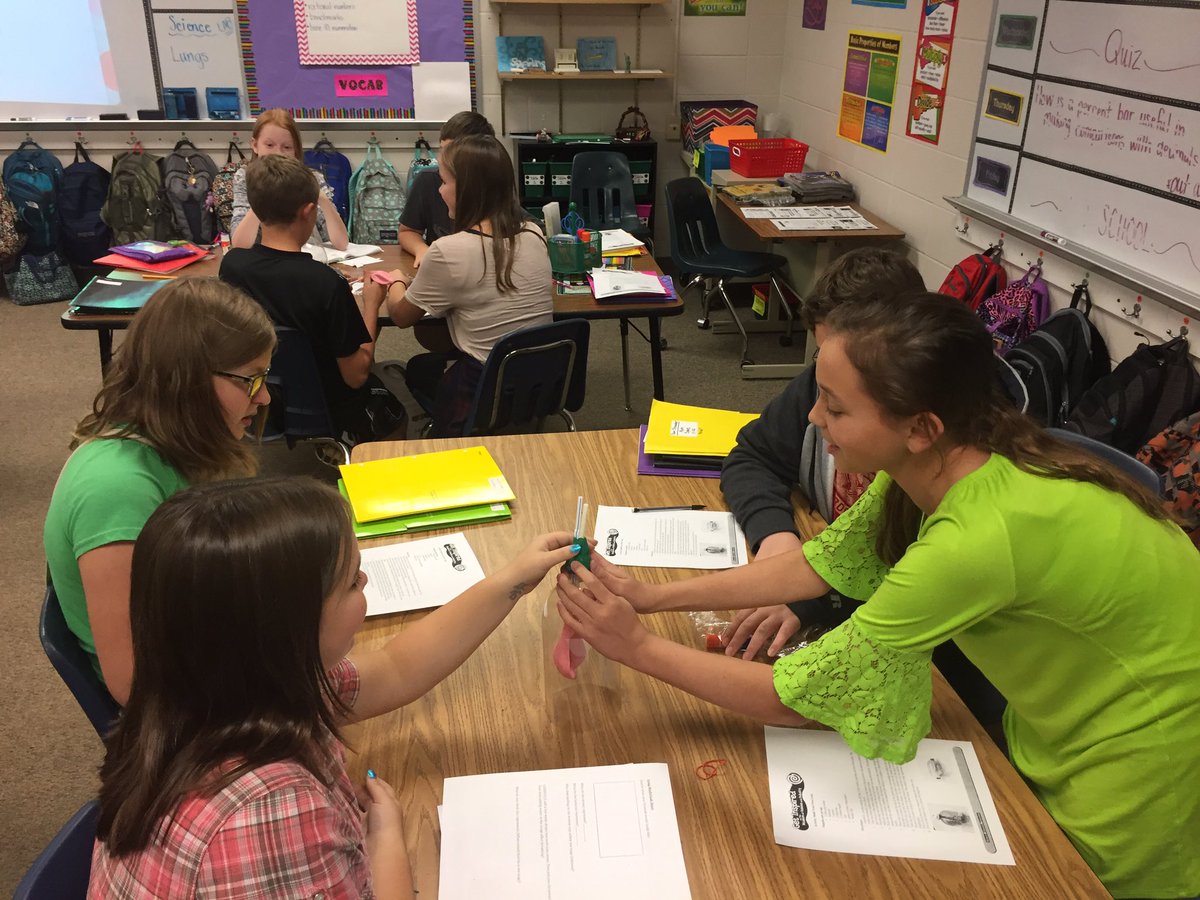 NMSpups's tweet photo. Working together to build a lung model! #rocktheridge https://t.co/7gM8VR13oW
