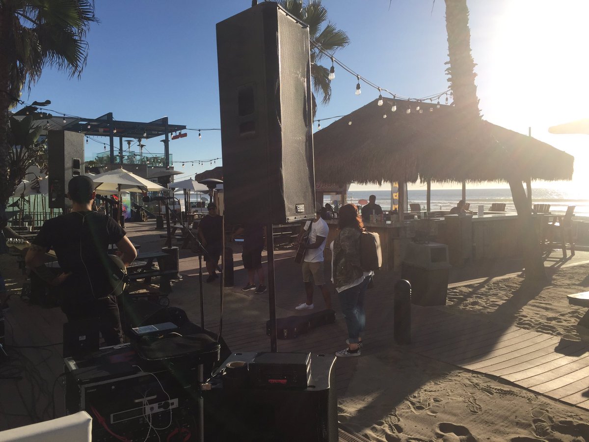 Jaredbkhamilton's tweet image. San Diego vibes with @tribaltheory here at #puppetConf!😎🌙

#tribaltheory