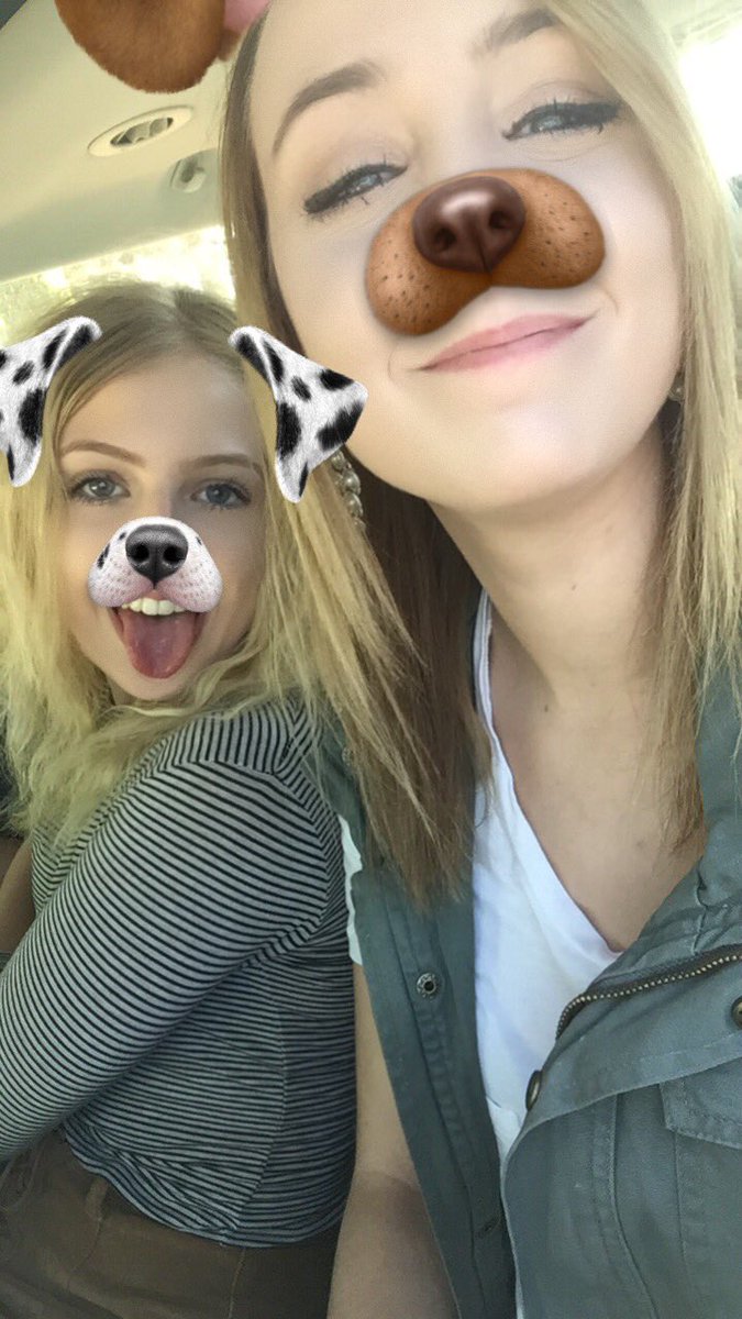 kathcurrr's tweet photo. Happy Birthday @GilliganLizzy 🎉 thanks for always being nicer to me than Molly is 😘😘💯 https://t.co/cqYnzf0Ox0