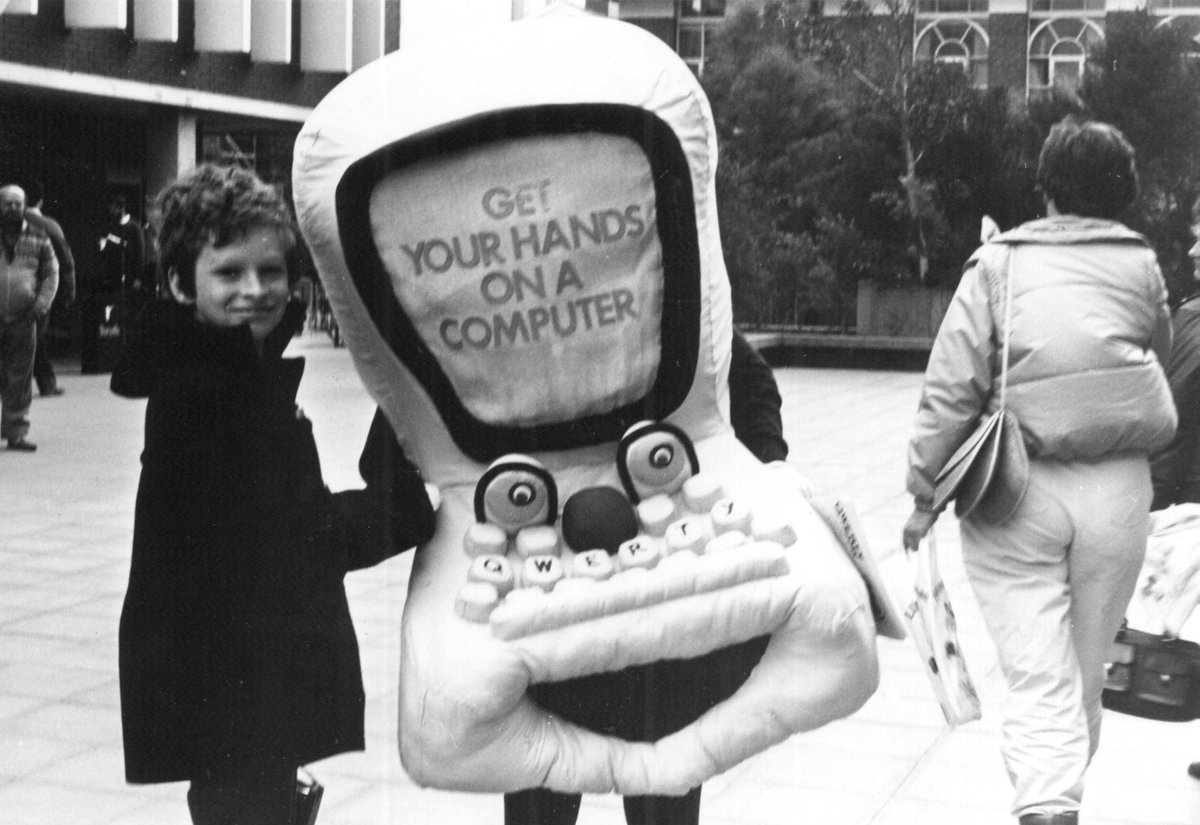 HumanoidHistory's tweet photo. “Get Your Hands on a Computer” at the Swinburne University of Technology in Melbourne, Australia, 1983. #tech https://t.co/GdoCrGPXfk