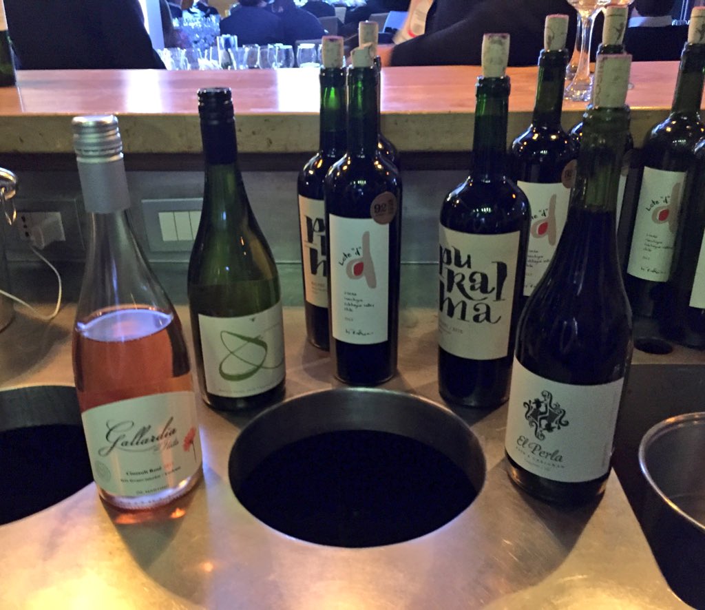 Marco_Monsalve's tweet photo. Los vinos de esta noche en #tableauXp @cataarl @fervalenmo @figueroa_teuber https://t.co/rL1IyHcrhC