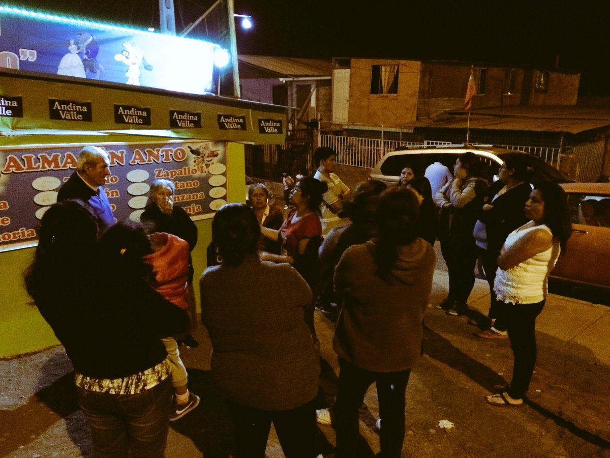 Dialogando con vecinos de Poblacion Prat B #Antofagasta #DanielAdaroAlcalde.