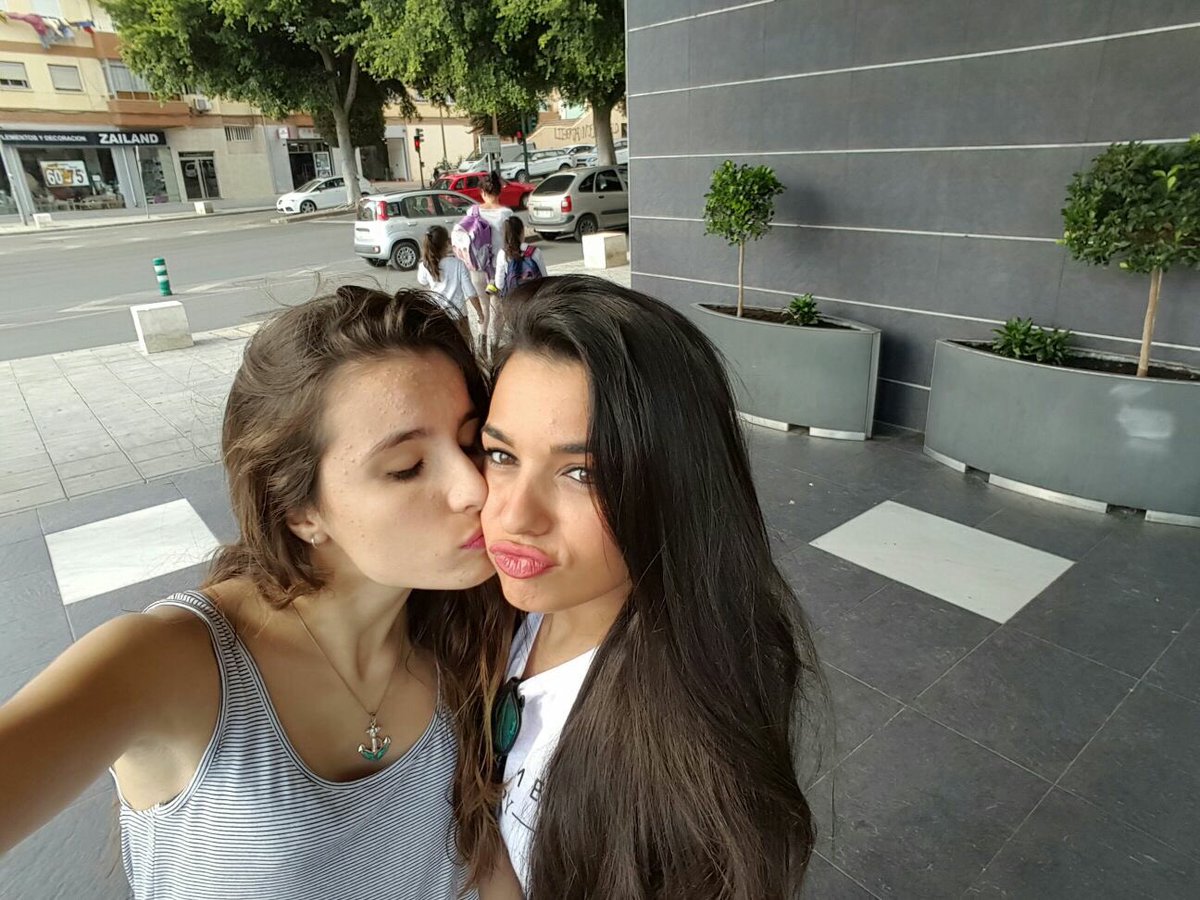 aiitana24's tweet photo. Hoy hace 1 año que te vi por primera vez ❤️qué ganas de poder verte de nuevo 🙈🔝@anabelhernandz #muysublime https://t.co/NVQvd3VAQL
